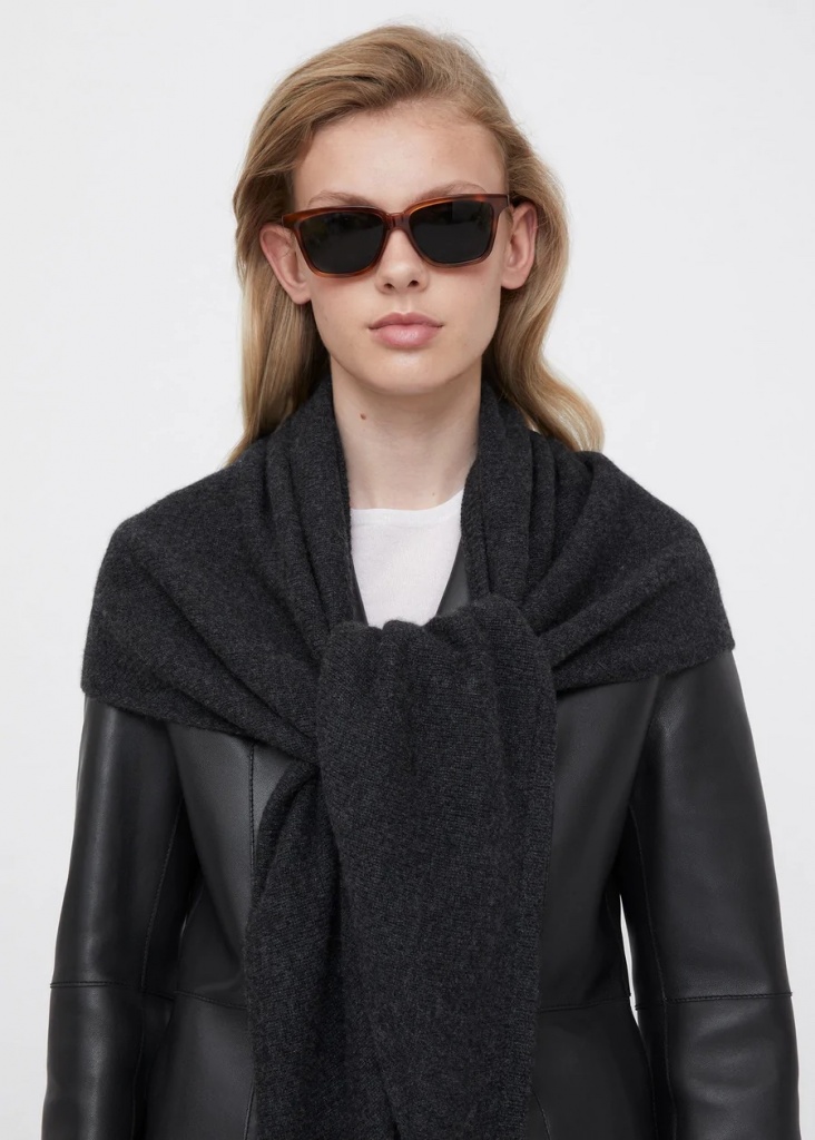 Totême Scarf Triangle Cashmere Debut